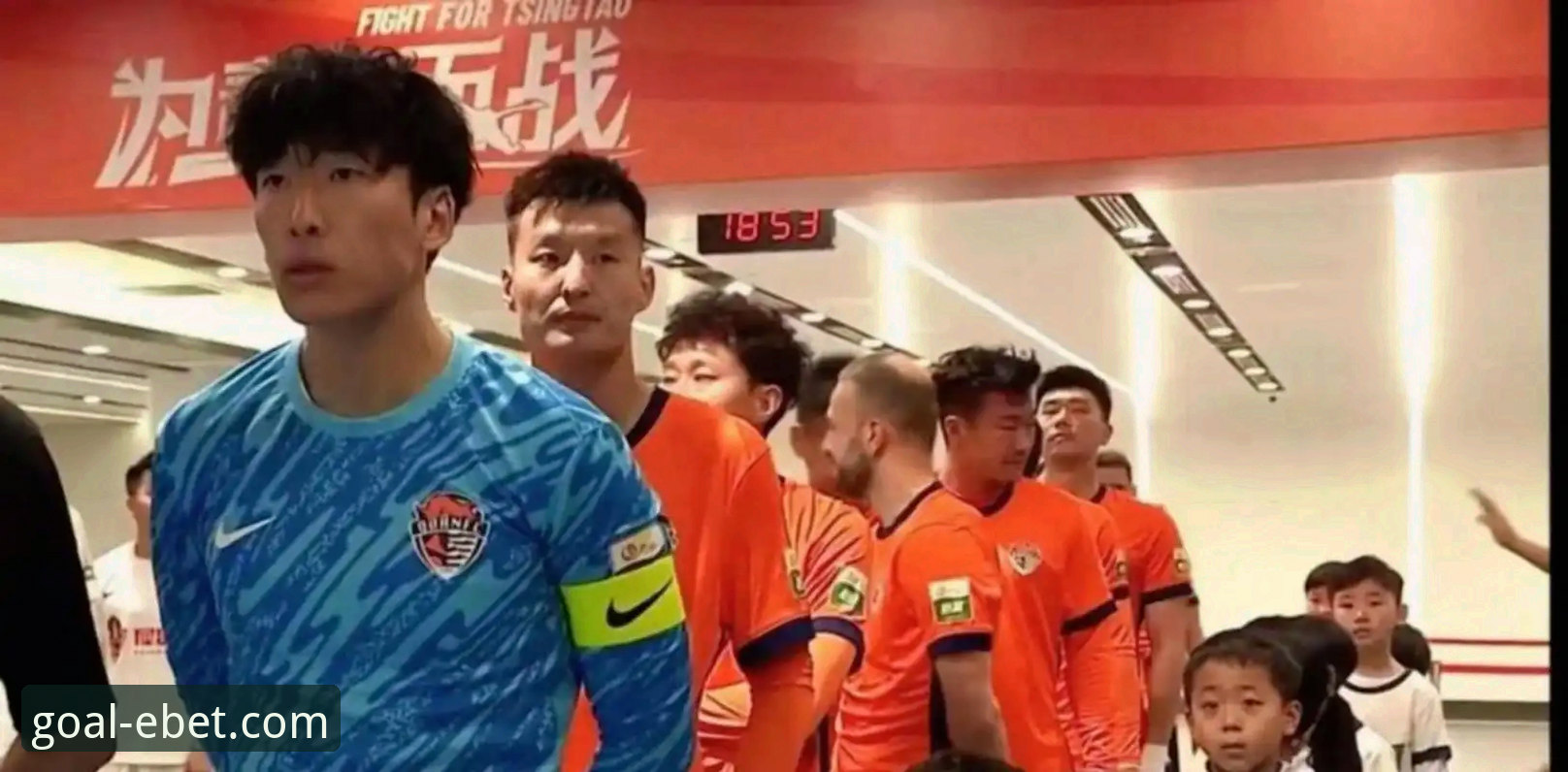 青岛海牛3-1力克上海海港：13年等待后的胜利深度解析